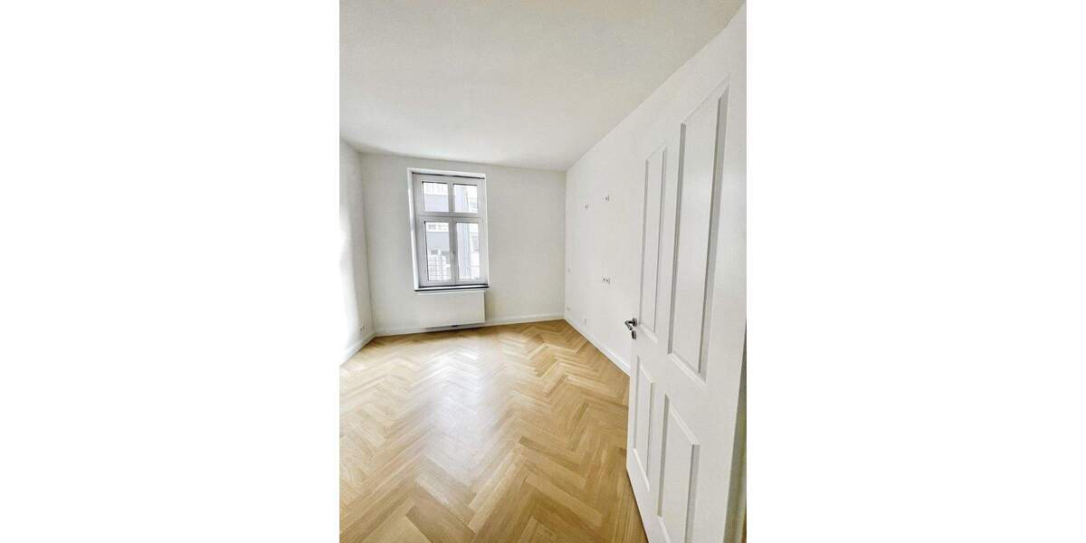 Erstbezug Altbauperle Pempelfort! Stilvoll kernsanierte Beletage mit Loggia u. Aufzug 3 zimmer