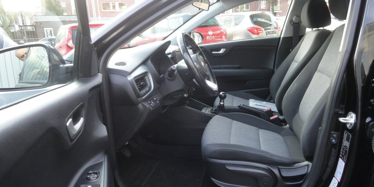 Kia Stonic 1,2 Edition7- Klima SHZ PDC Alu 33Tk,1 Hd 33.000 km 12.999 &euro; Neuss 41462