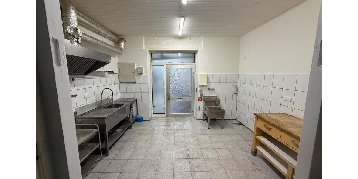 Attraktives Restaurant-Ladenlokal in Solingen-Wald zu vermieten zimmer