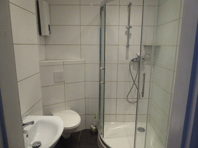 BEZUGSFREI IN 1A-LAGE RATHWESTFALENSTR. 8 RÄUME+2 BÄDER+WC KOMPLETT LAMINAT 3 EINGÄNGE ERDGESCHOSS 8 zimmer