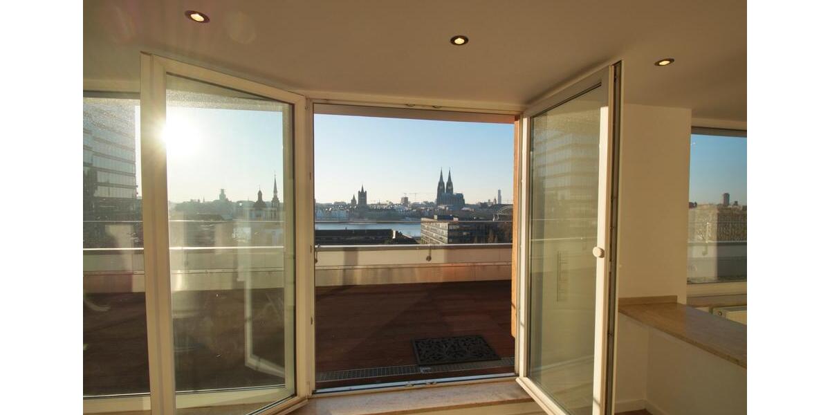 CITYHOUSE: Penthouse - Kölns schönster Blick auf den Dom! 90 m² Terrasse in Süd-West-Ausrichtung 3 zimmer