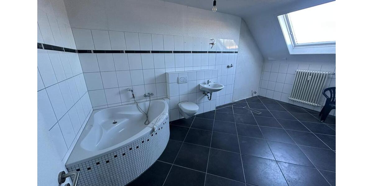 Dachgeschoßwohnung Solingen Wald - 4 Zimmer, 112 m&sup2;, 1.150&euro; | Angebot:26341660