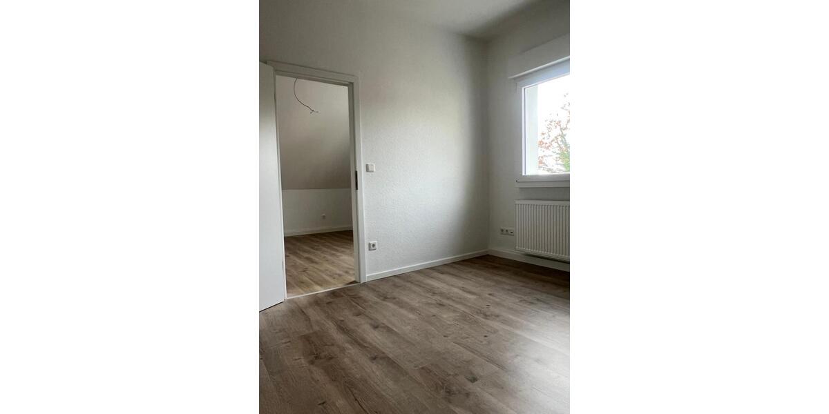 Dachgeschoßwohnung Solingen Central - 4 Zimmer, 80 m&sup2;, 750&euro; | Angebot:26135864