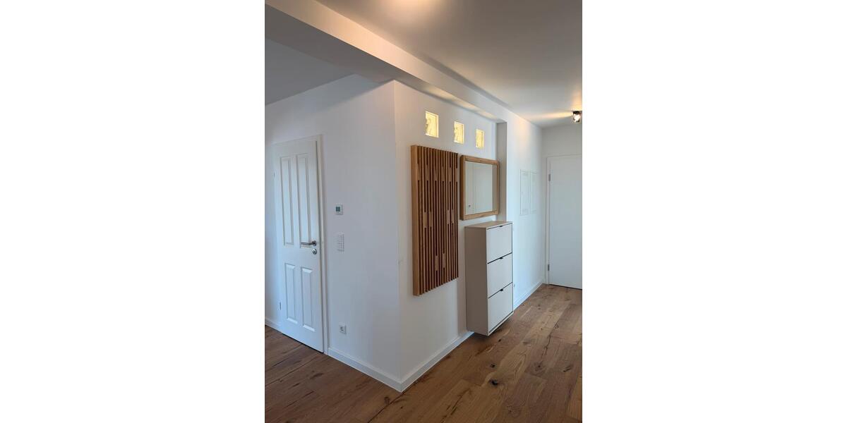 Etagenwohnung Düsseldorf Heerdt - 3 Zimmer, 83 m&sup2;, 2.100&euro; | Angebot:26393883