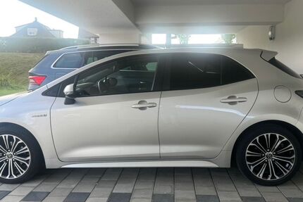 Toyota Corolla 62.000 km 17.900 &euro; Düsseldorf 40217