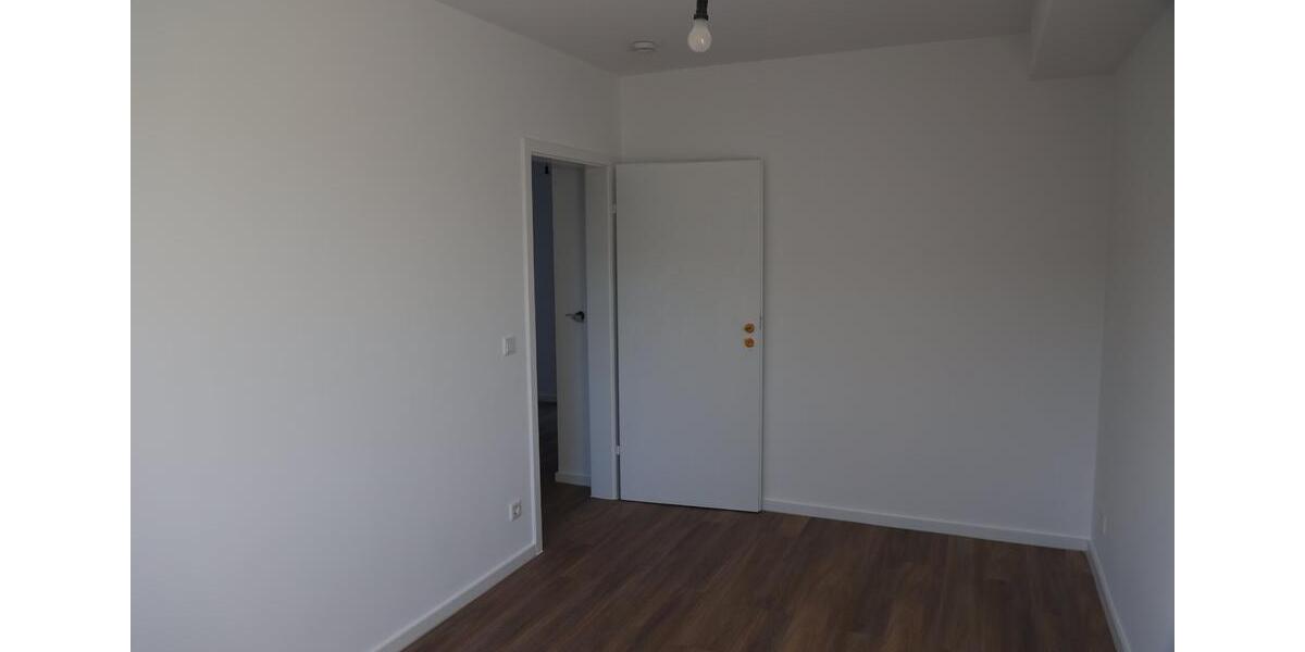 4 Zimmer Wohnung mit Balkon im Stadionviertel kernsaniert 4 zimmer
