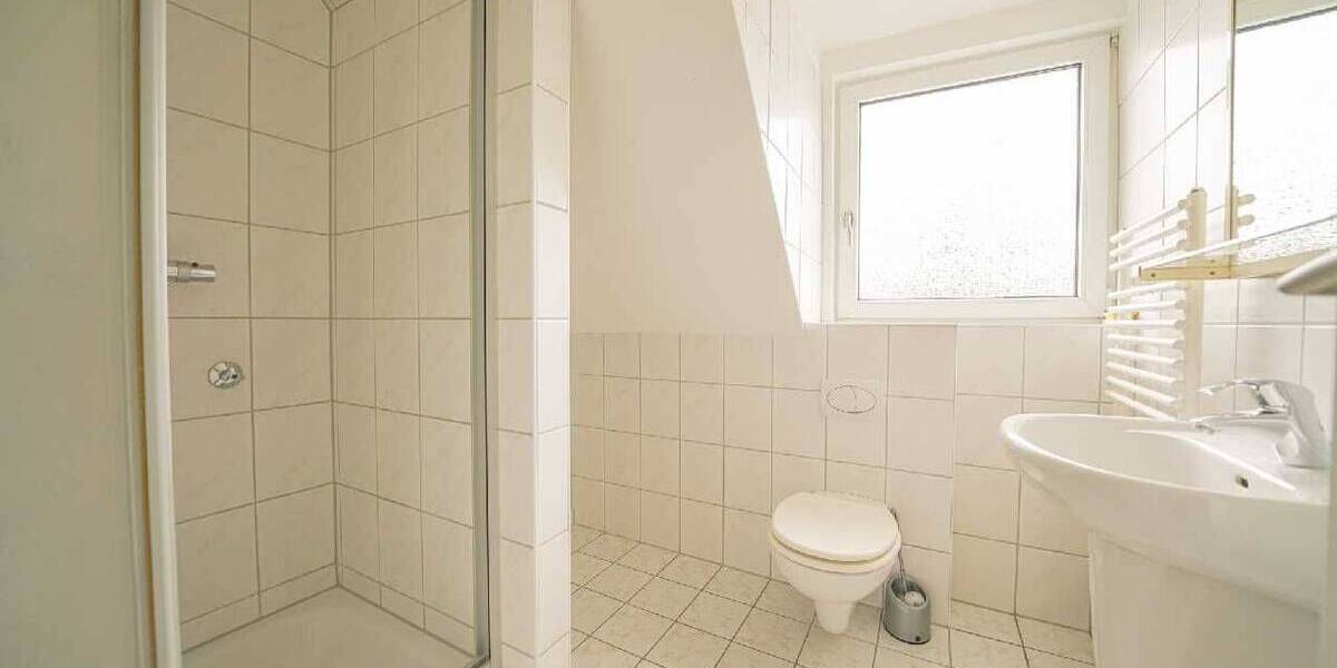 Etagenwohnung Düsseldorf Rath - 3 Zimmer, 70 m&sup2;, 730&euro; | Angebot:26891579