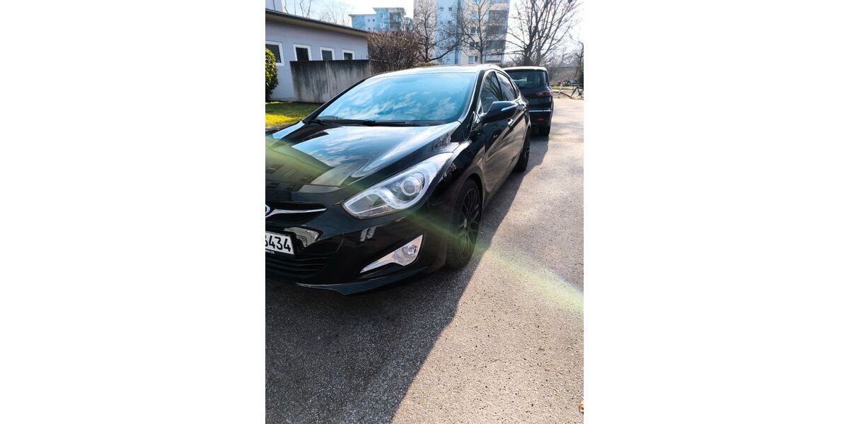 Hyundai i40 135.000 km 6.200 &euro; Köln 50735