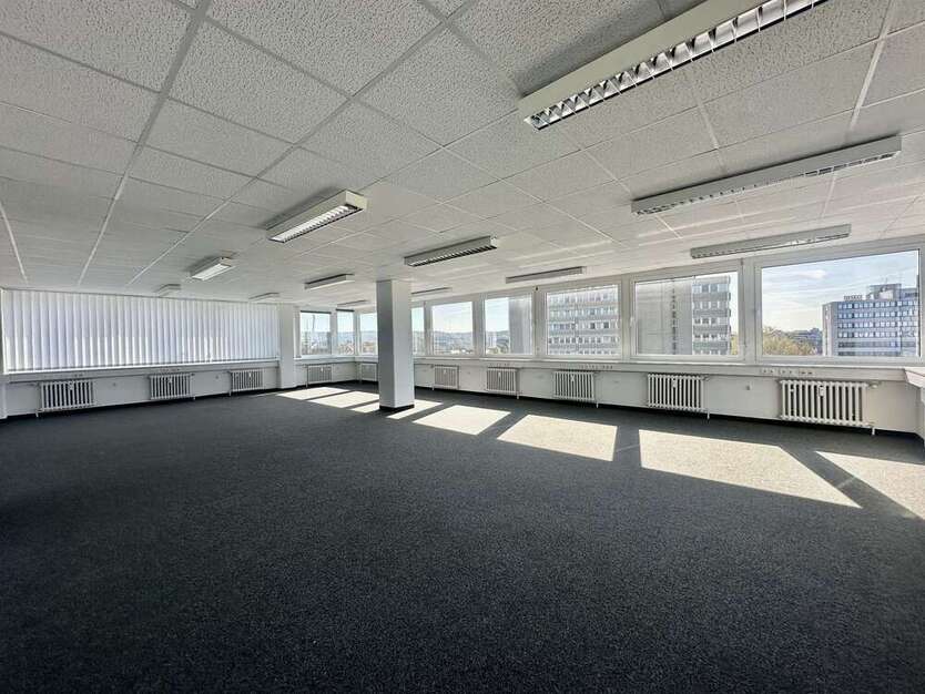 Büro in Düsseldorf 3.575 € 325 m² zimmer