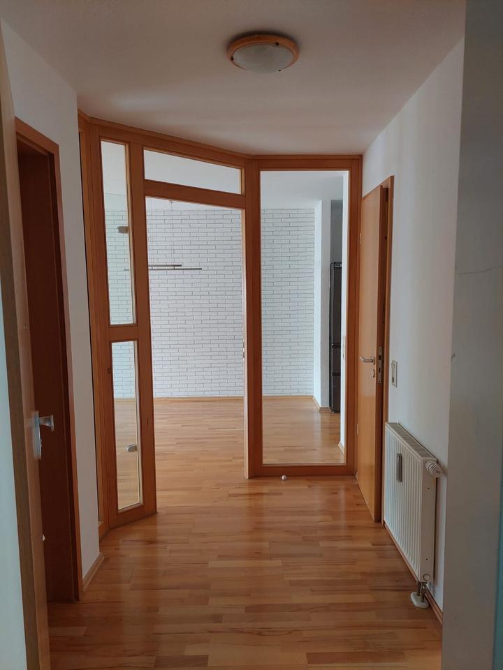 Attraktive 3 Zimmer Wohnung mit Südbalkon u Tiefgaragenstellplatz
