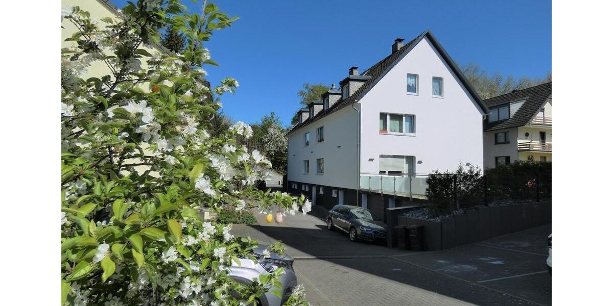 Traumhafte 3-Zimmer-Wohnung mit großem Garten in Solingen-Gräfrat 3 zimmer