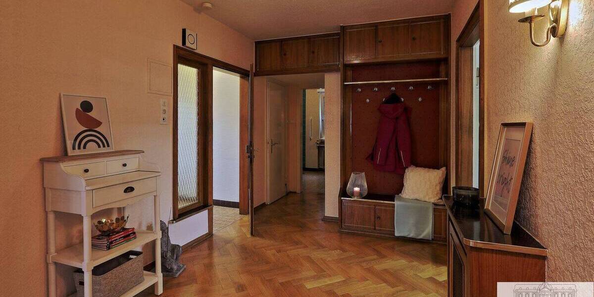 Ein-bis Zweifamilienhaus im Hildener Norden: Großzügiges Wohnen mit vielfältigen Nutzungsmöglichkeiten 8 zimmer