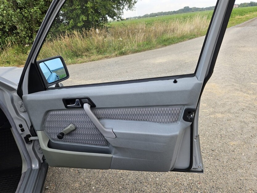 Mercedes-Benz 190E 86.500 km 10.500 € Bedburg 50181