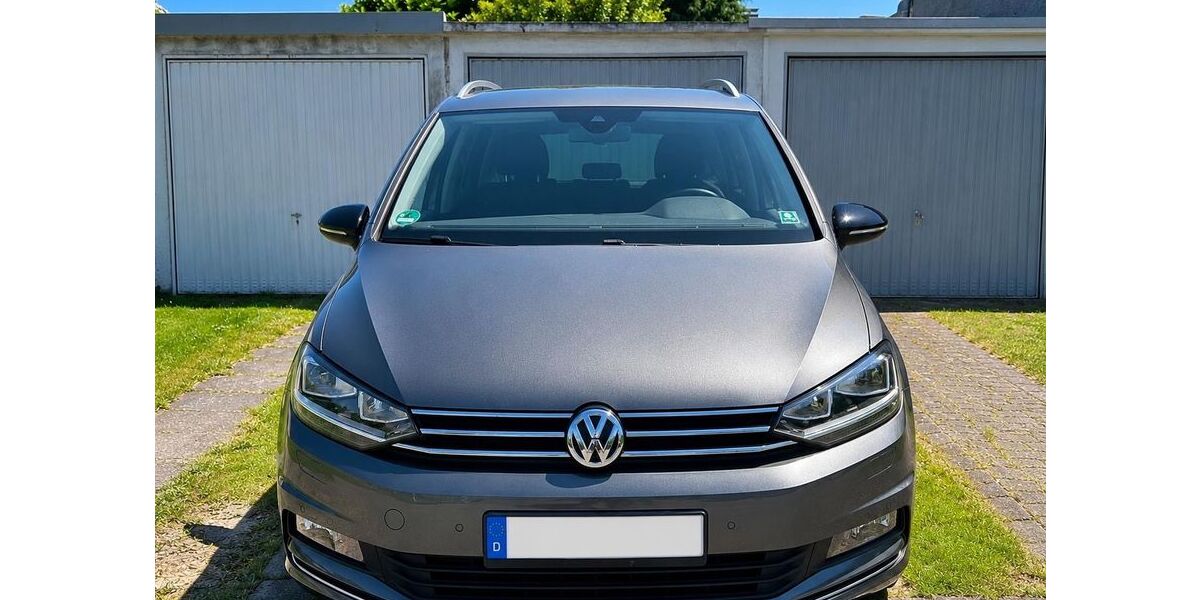 VW Touran 102.683 km 22.999 &euro; Köln 51147