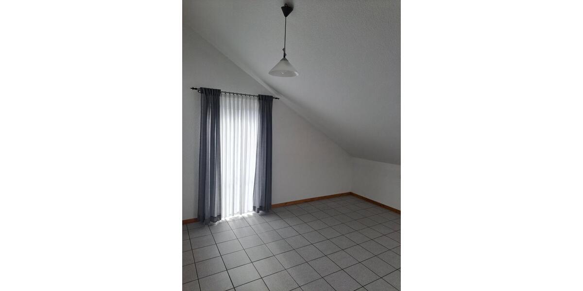 Etagenwohnung Lindlar - 3 Zimmer, 130 m&sup2;, 1.400&euro; | Angebot:25645312