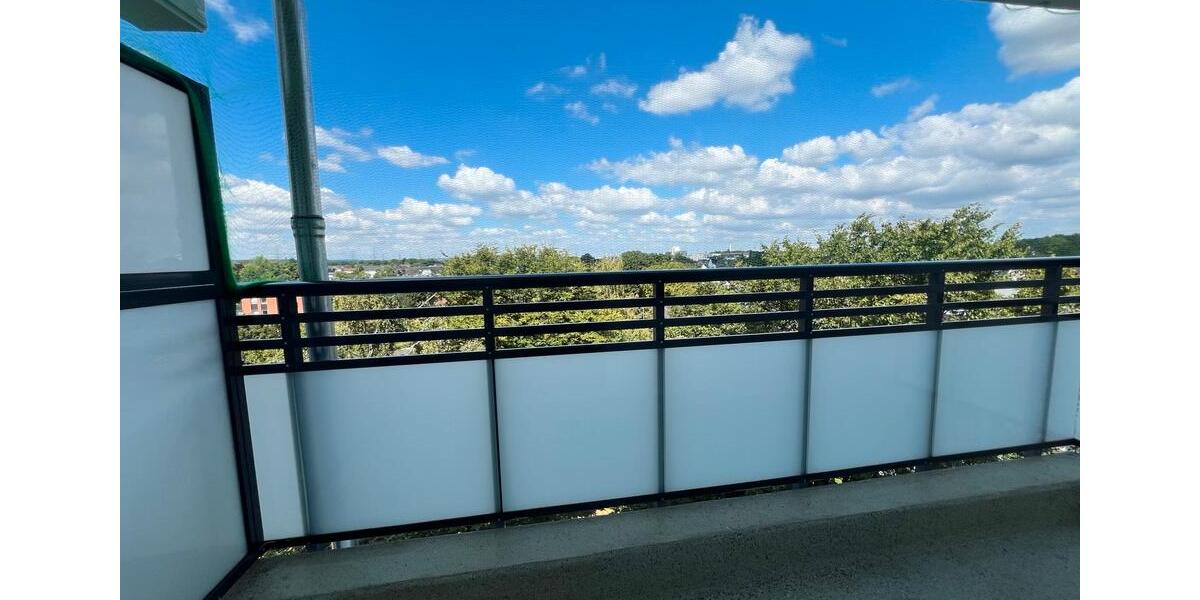 1 möbliertes Zimmer mit Balkon in 3-Zimmer WG-Wohnung 1 zimmer