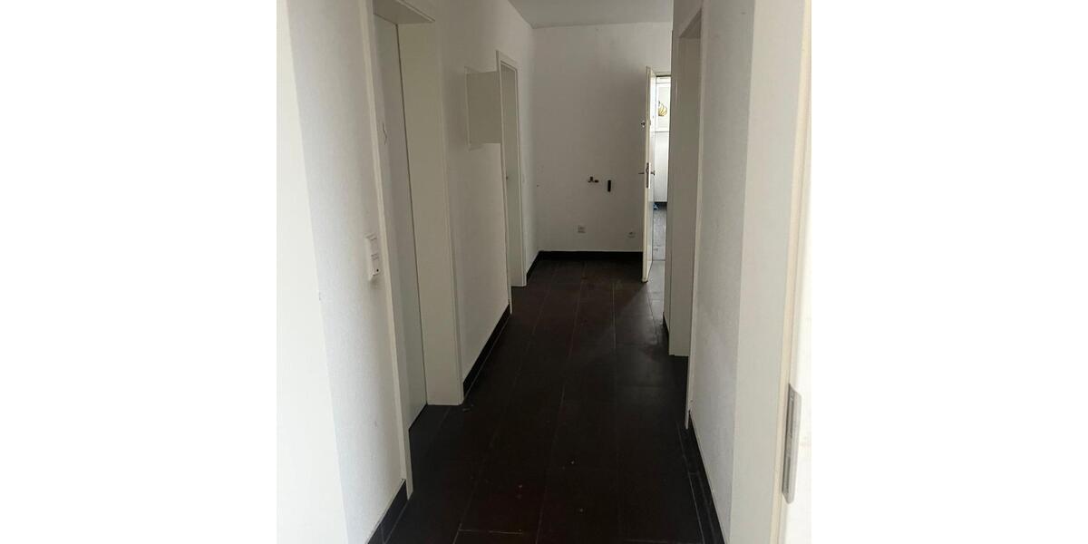 3er-WG-Wohnung - 83 m2 - Balkon - verfügbar ab 15.02.26 flexibel 3 zimmer