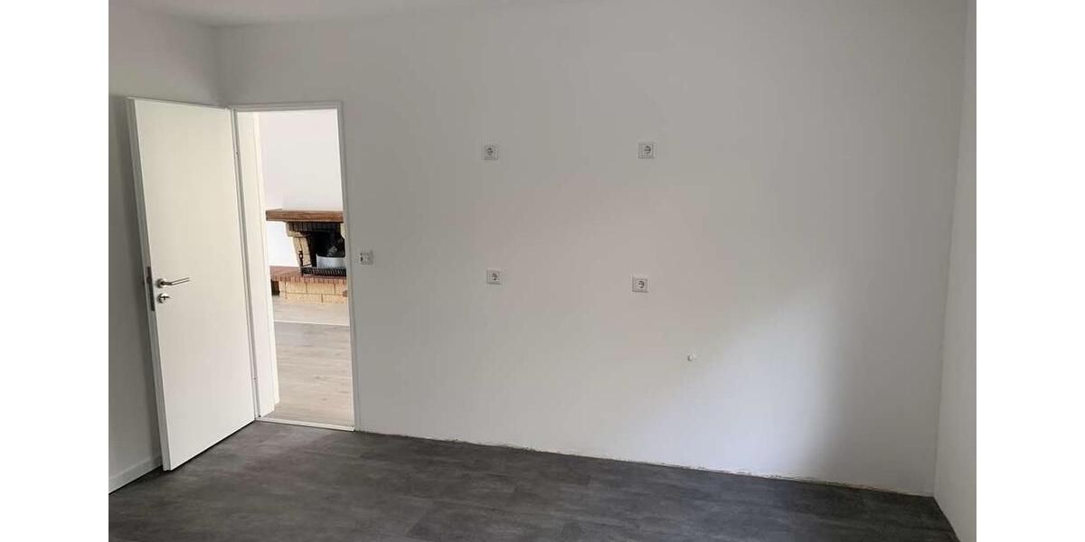 Freist. Einfamilienhaus Haus m. Schwimmbad u. Sauna zu vermieten 6 zimmer