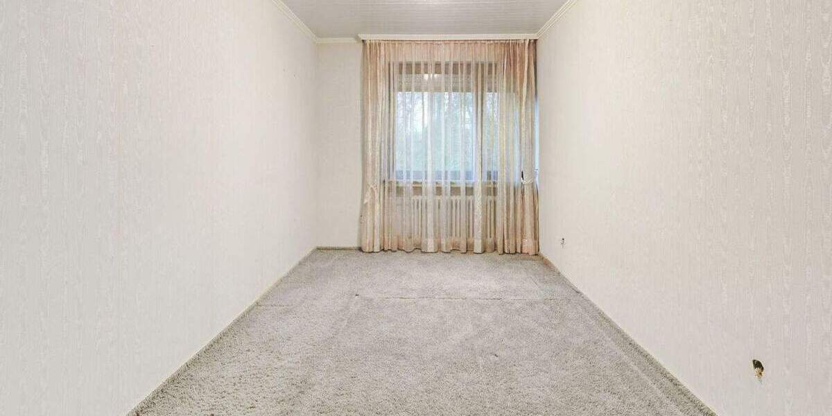 Wohnhaus mit Bürotrakt und Pool im Untergeschoss auf rund 118 m² Wohn- und rund 175 m² Bürofläche 7 zimmer