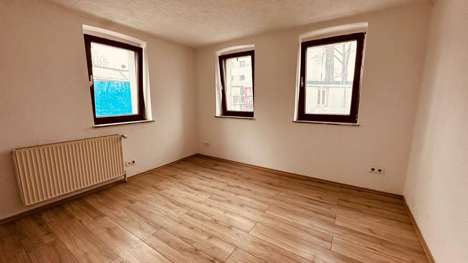 EFH (900€ Miete) + Investment Baugenehmigung für 405m² MFH 3 zimmer