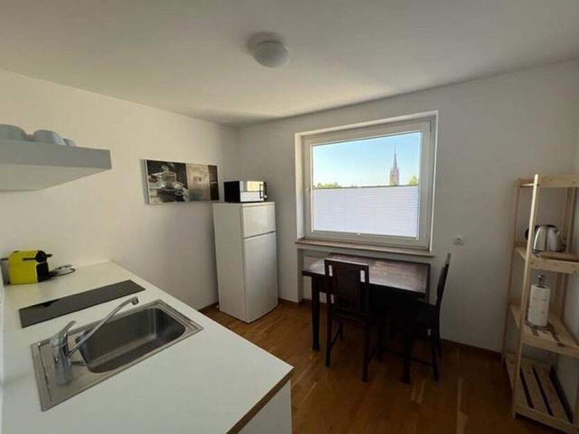 Möbliert: Terrasse+Wunderschön+gerade Wände:1 12 Zim. TH + FH + FLUGHAFEN + ZENTRUM gut erreichb 1 zimmer