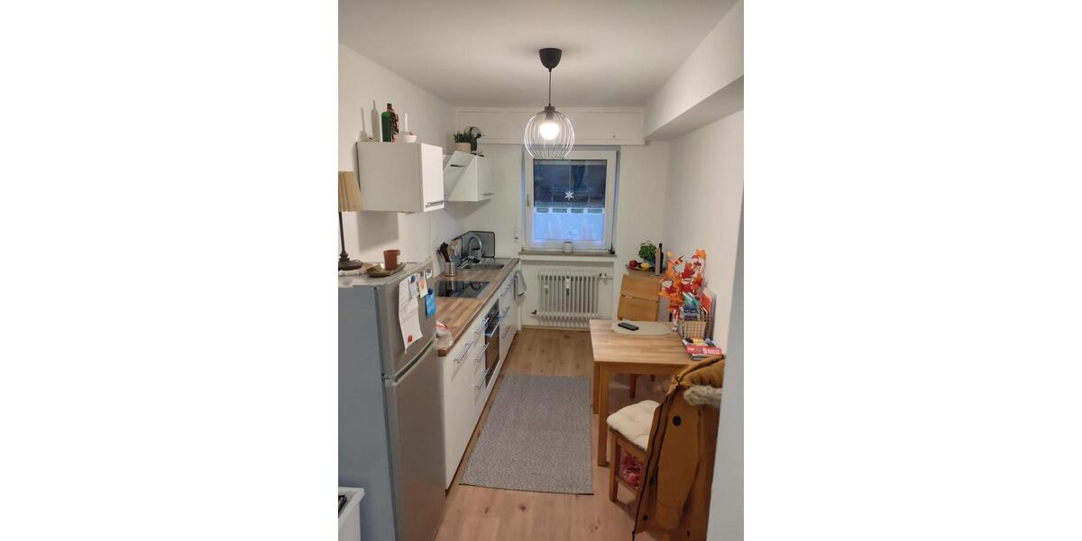 Charmante, helle, sanierte Souterrain-Wohnung 1 zimmer