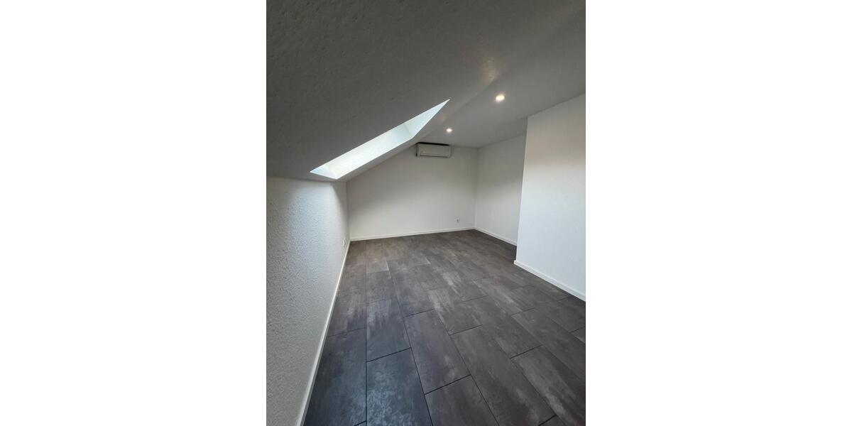 Dachgeschoßwohnung Neuss - 2 Zimmer, 65 m&sup2;, 760&euro; | Angebot:25391577