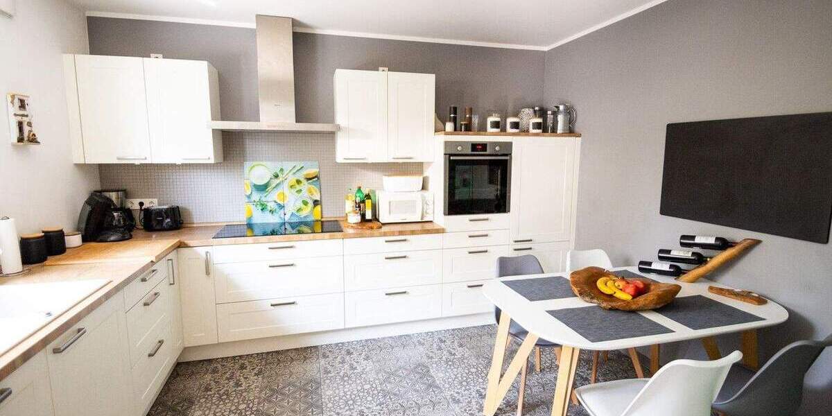 Neuwertiges, freistehendes Einfamilienhaus mit Pool und tollem Garten in zentraler Lage 4 zimmer