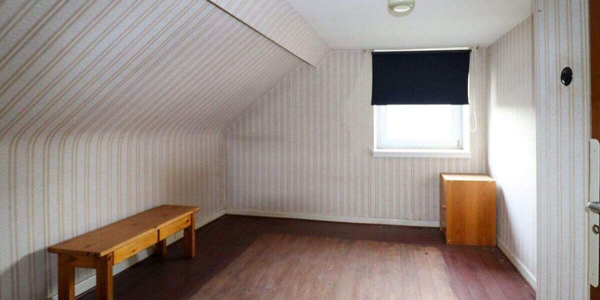 Einfamilienhaus mit großem Grundstück und zusätzlichem sanierungsbedürftigen Wohngebäude 5 zimmer