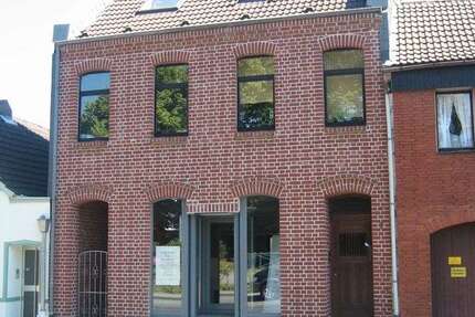 Haus zum Kaufen in Grevenbroich 369.000 € 250 m² 15 zimmer