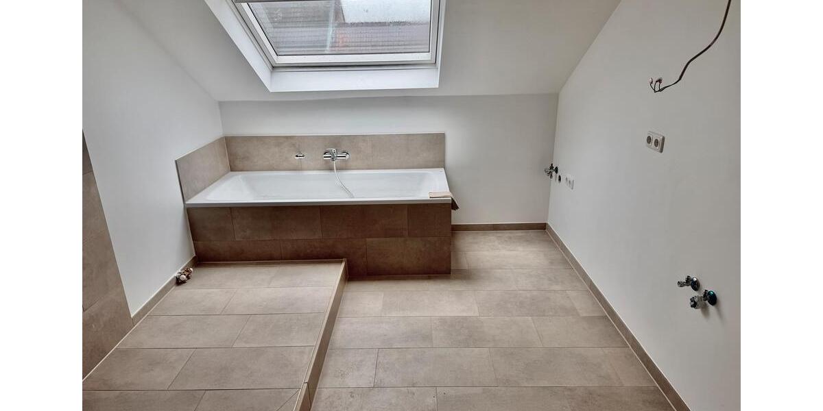 Dachgeschoßwohnung Köln Kalk - 4 Zimmer, 137 m&sup2;, 1.521&euro; | Angebot:25416511