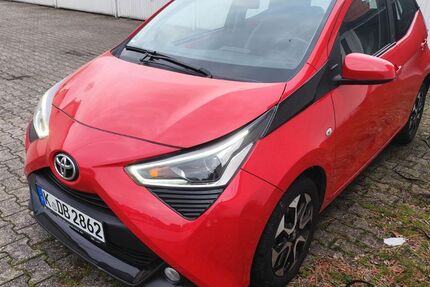 Toyota Aygo (X) 43.941 km 10.300 € Köln 51103
