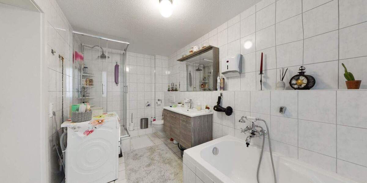 Familien sind hier willkommen! Gepflegte Wohnung mit Balkon in Rösrath 3 zimmer