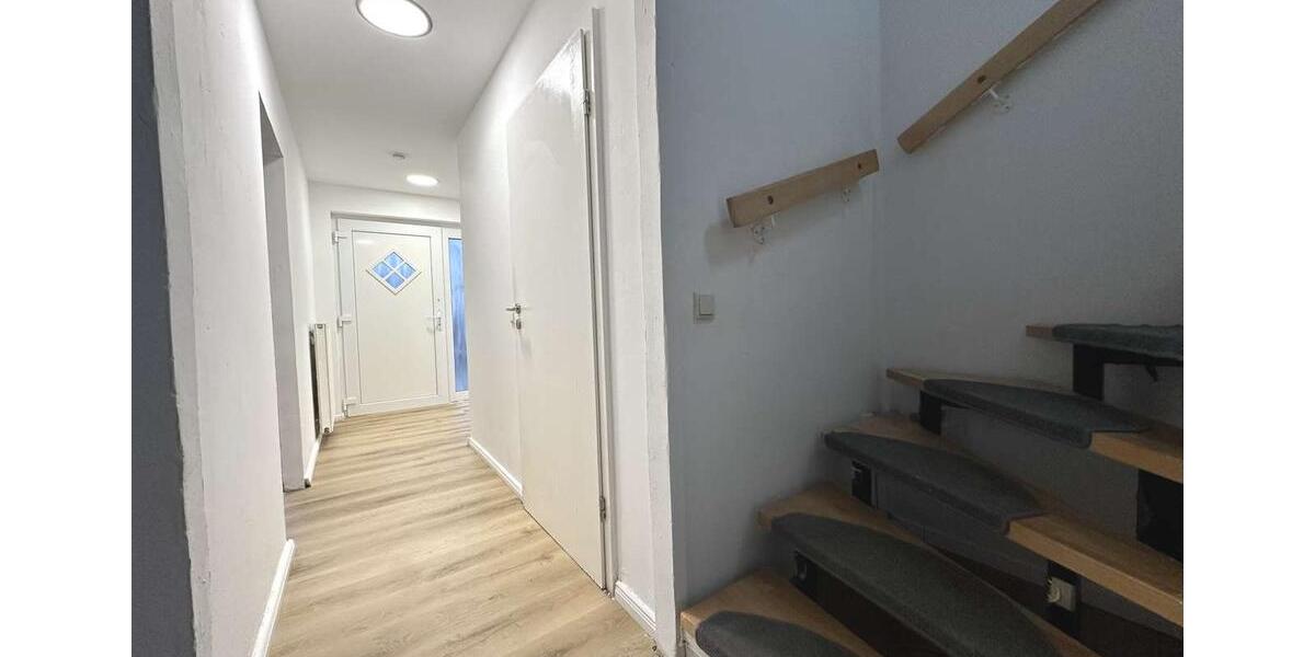 Charmante Doppelhaushälfte mit Wintergarten, Garten und vielseitigen Nutzungsmöglichkeiten 5 zimmer