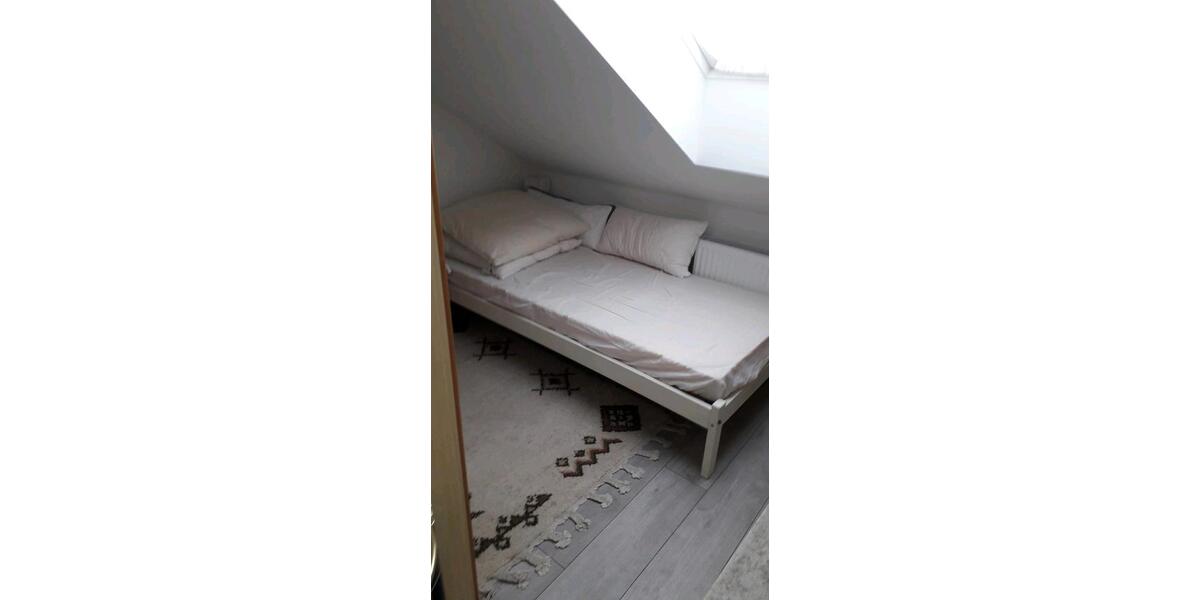 Dachgeschoßwohnung Rösrath - 1 Zimmer, 60 m&sup2;, 800&euro; | Angebot:24720314