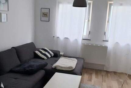 Wunderschöne 2 - Zimmer + Balkon ins Grüne, 4 Minuten vom Barbarossaplatz 2 zimmer