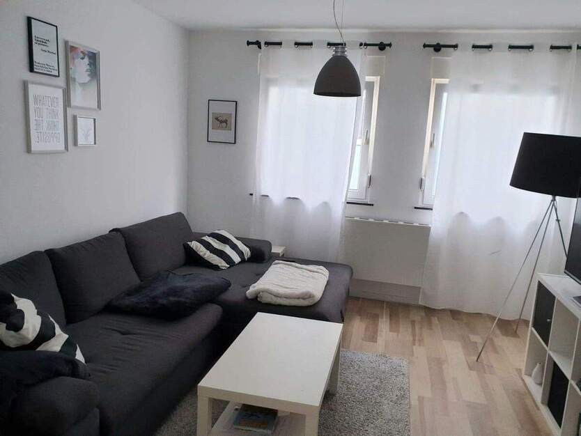 Wunderschöne 2 - Zimmer + Balkon ins Grüne, 4 Minuten vom Barbarossaplatz 2 zimmer