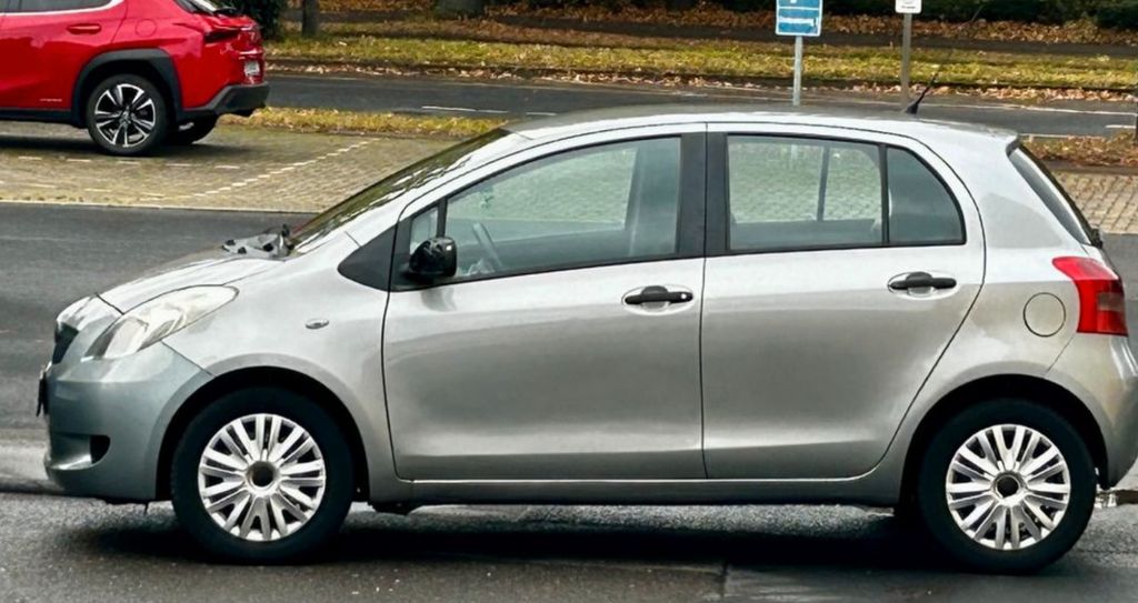 Toyota Yaris 195.000 km 2.390 &euro; Köln 50765