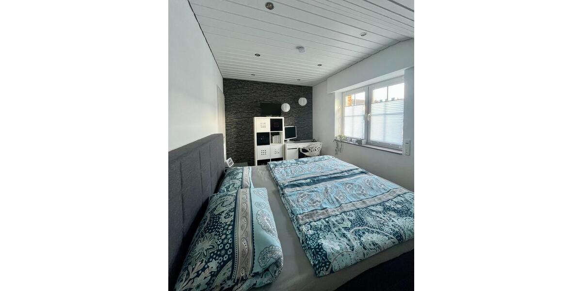 Provisionsfrei: Helle DG-Wohnung mit Balkon & 2 TG-Stellplätzen 3 zimmer