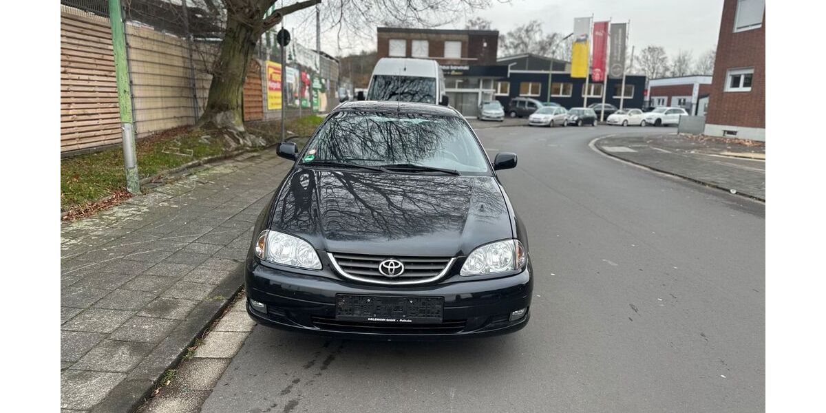 Toyota Avensis 121.000 km 2.600 &euro; Neuss 41460
