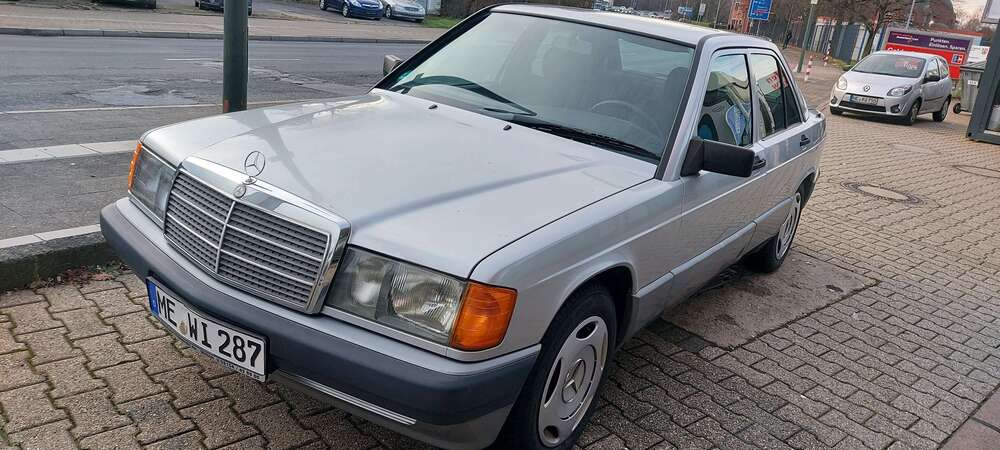 Mercedes-Benz 190 147.600 km 4.900 &euro; Neuss 41469