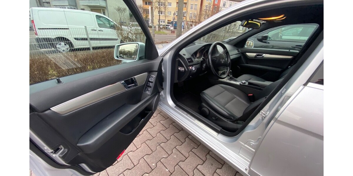 Mercedes-Benz C 350 185.000 km 8.000 &euro; Düsseldorf 40213