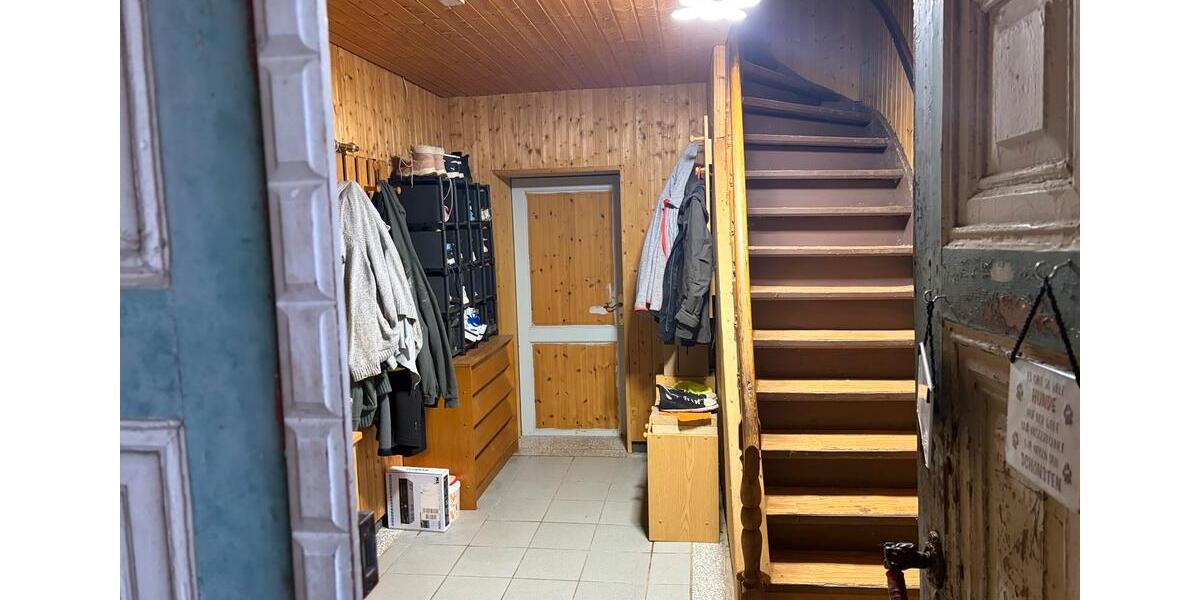 Dreifamilien Haus zur Sanierung 8 zimmer