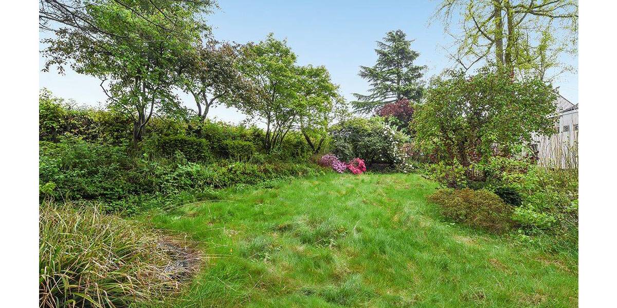 Tolles Baugrundstück mit großem Baufenster und Altbestand zimmer