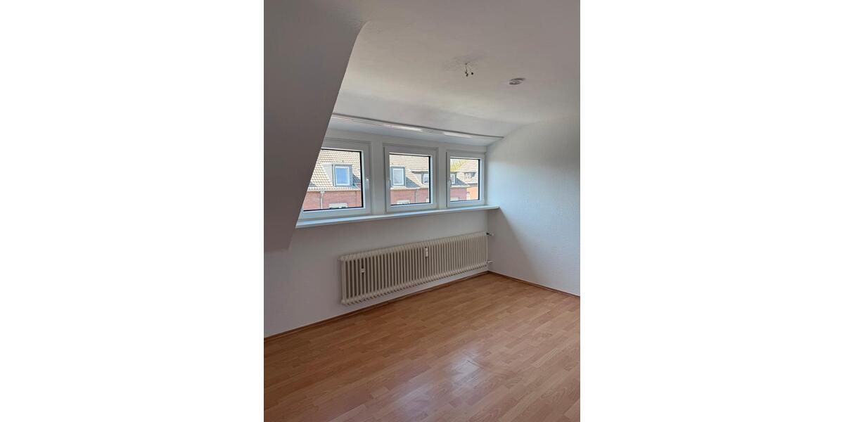 Dachgeschoßwohnung Neuss Holzheim - 3 Zimmer, 74 m&sup2;, 950&euro; | Angebot:26301695