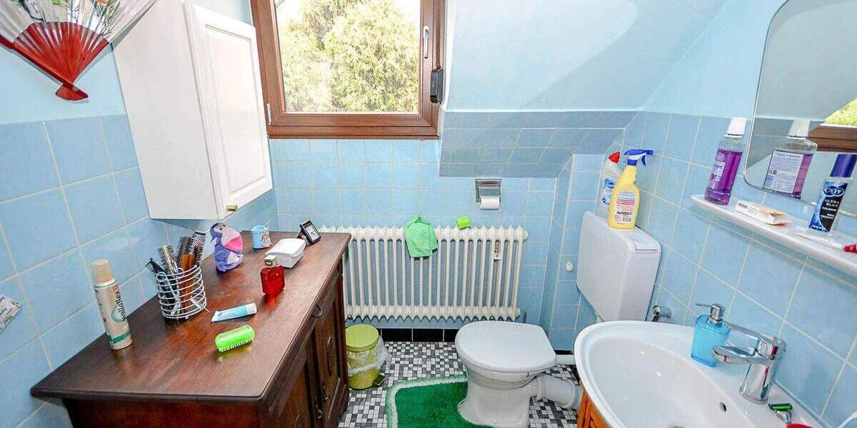 Einfamilienhaus mit sehr großem Grundstück und Lagerhalle in Fischenich 5 zimmer