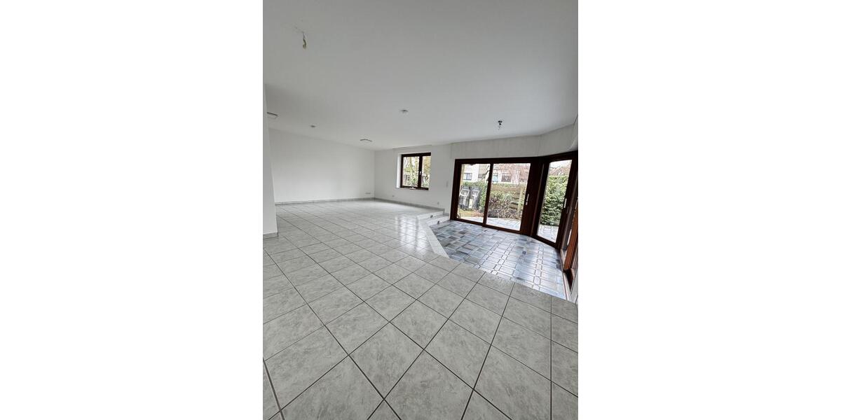 Erdgeschoßwohnung Bergisch Gladbach Paffrath - 3 Zimmer, 109 m&sup2;, 1.450&euro; | Angebot:25271153