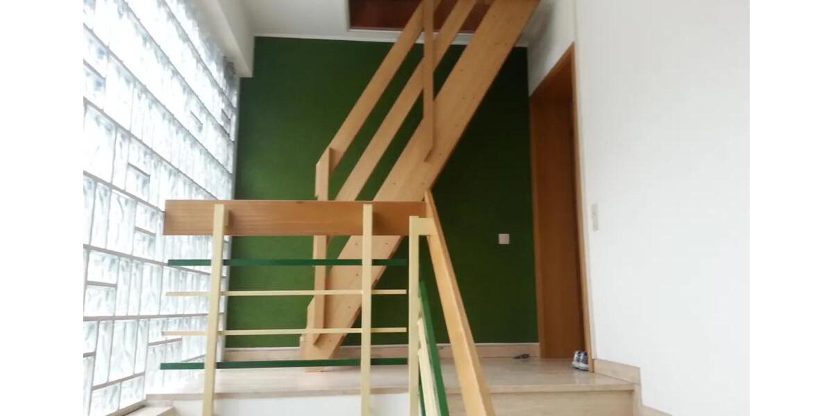 Maisonettenwohnung Solingen - 5 Zimmer, 125 m&sup2;, 1.200&euro; | Angebot:25612802