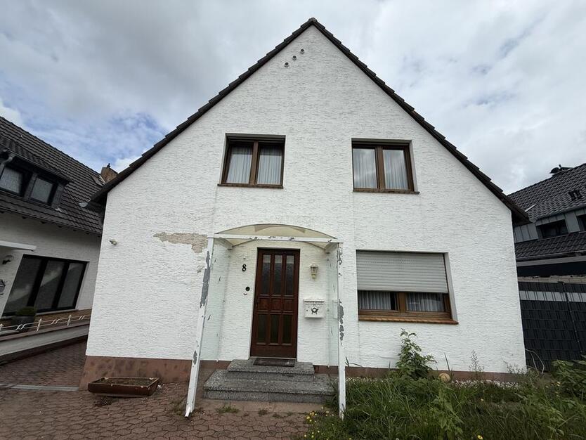 Großzügiges Haus mit Garten, Balkon und wohnlich nutzbarem Kellergeschoss