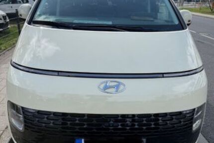 Hyundai STARIA 99.000 km 39.990 &euro; Düsseldorf 40227